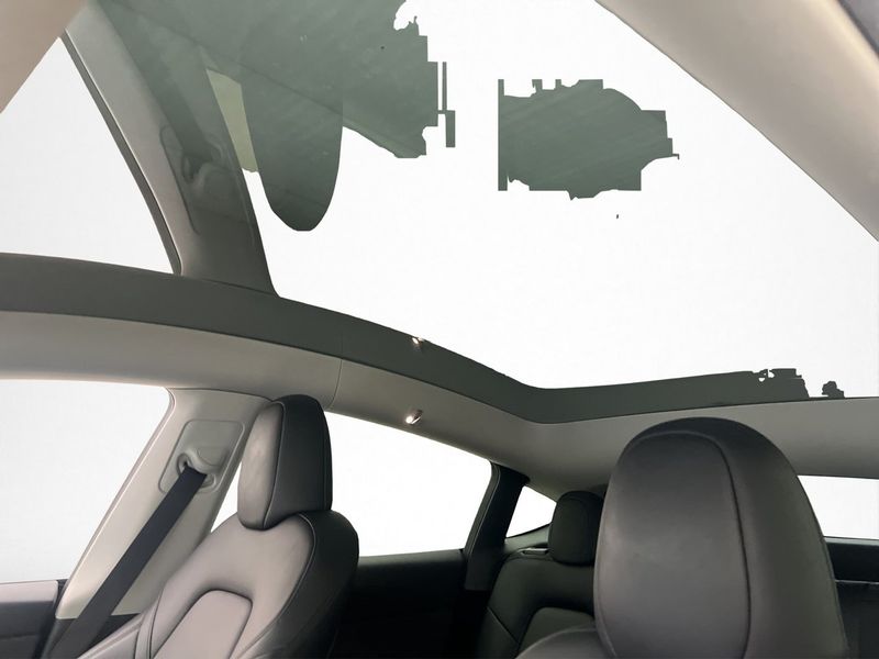 Tesla Model Y bild 14