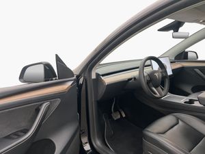 Tesla Model Y bild 12