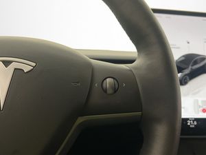 Tesla Model Y bild 18