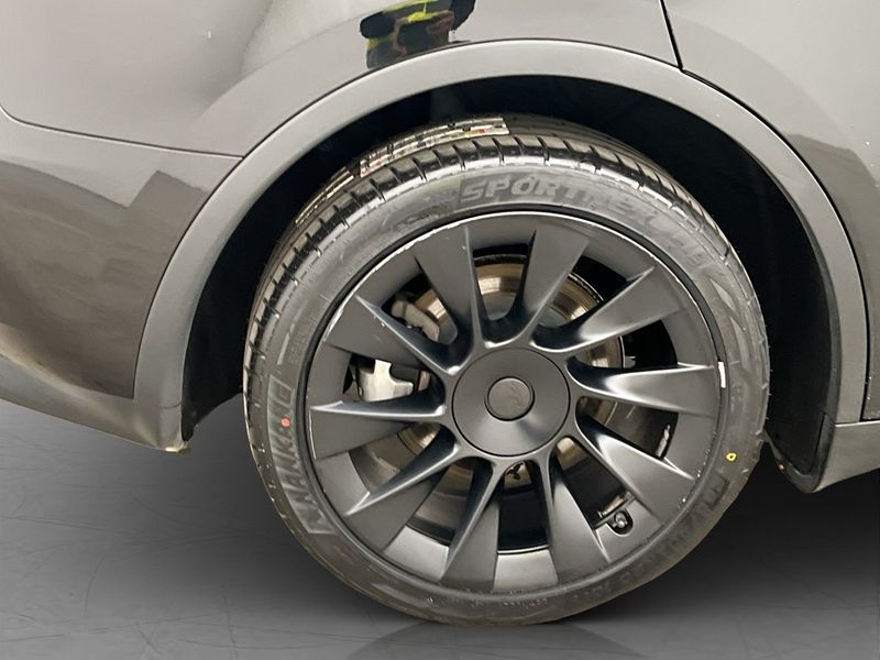 Tesla Model Y bild 35