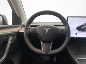 Tesla Model Y bild 16