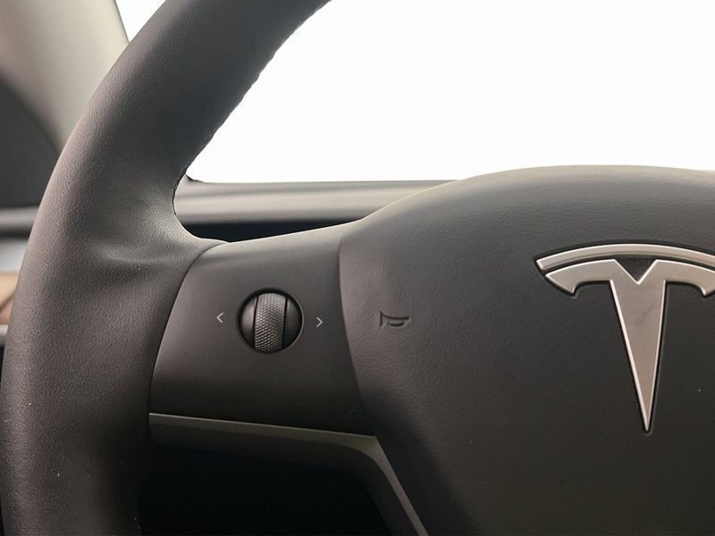 Tesla Model Y bild 17