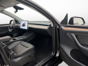 Tesla Model Y bild 28