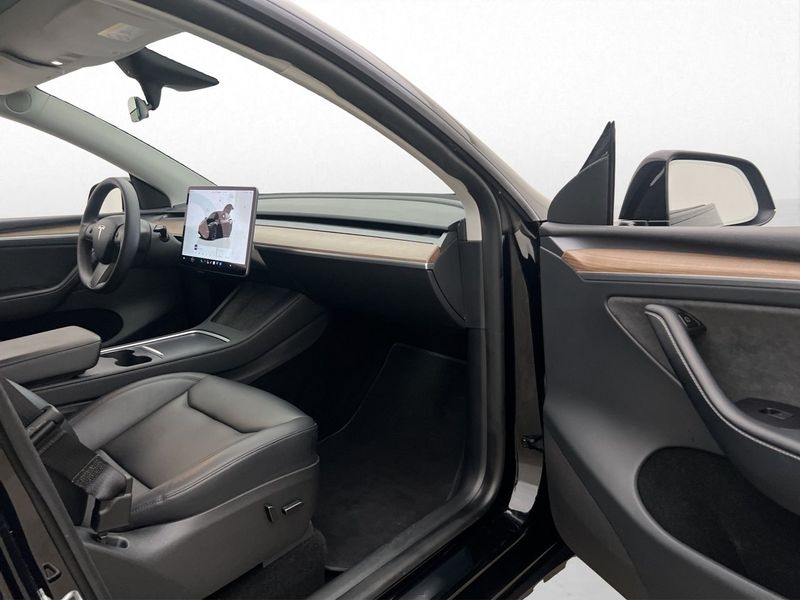 Tesla Model Y bild 28