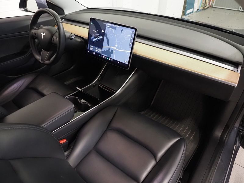 Tesla Model 3 bild 9