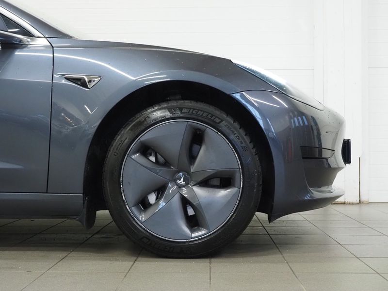 Tesla Model 3 bild 8