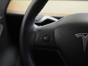 Tesla Model 3 bild 21
