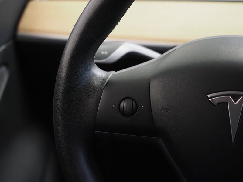 Tesla Model 3 bild 21