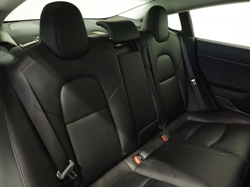 Tesla Model 3 bild 18