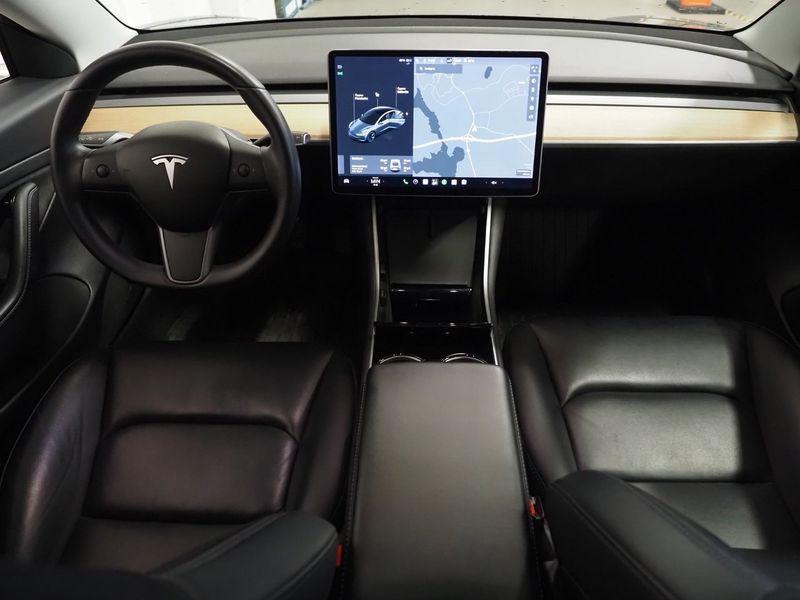 Tesla Model 3 bild 12