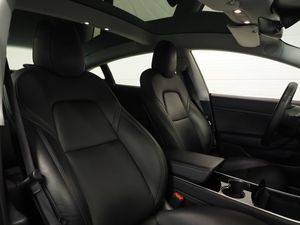 Tesla Model 3 bild 11