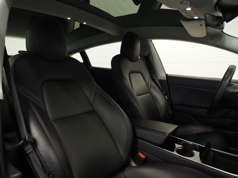 Tesla Model 3 bild 11