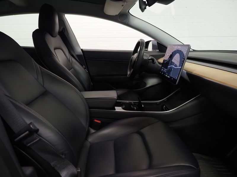 Tesla Model 3 bild 10
