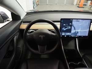 Tesla Model 3 bild 13