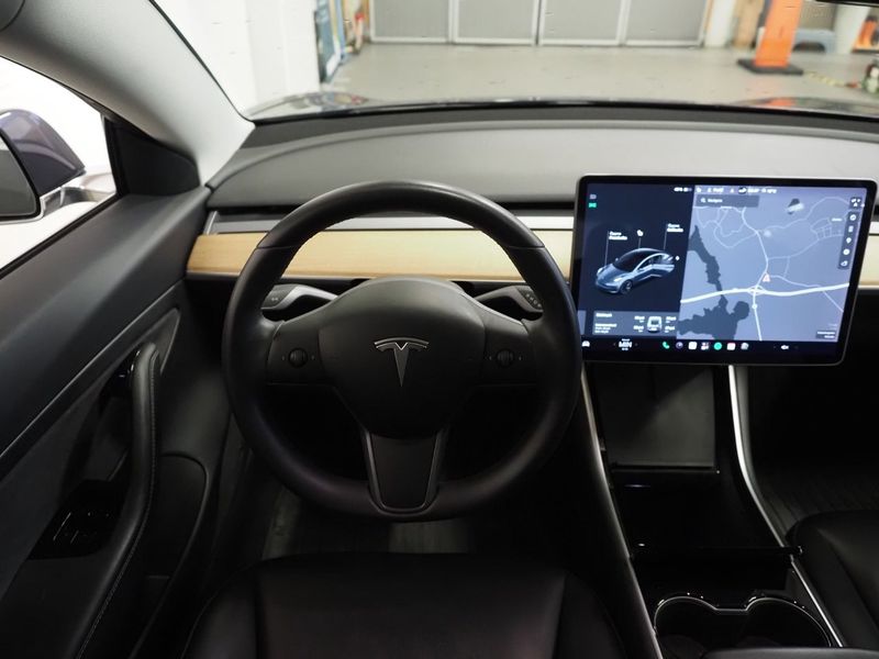 Tesla Model 3 bild 13