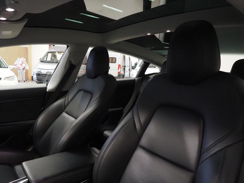 Tesla Model 3 bild 15