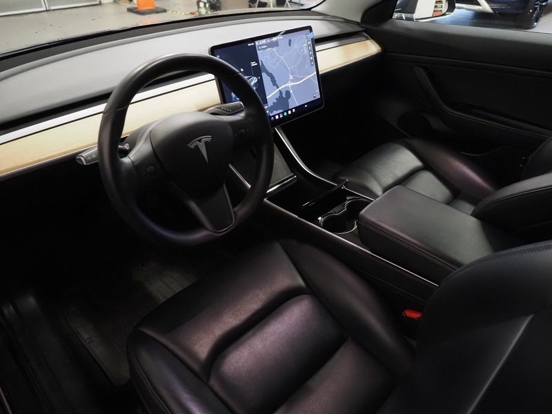 Tesla Model 3 bild 14