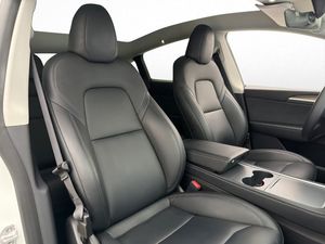 Tesla Model Y bild 16