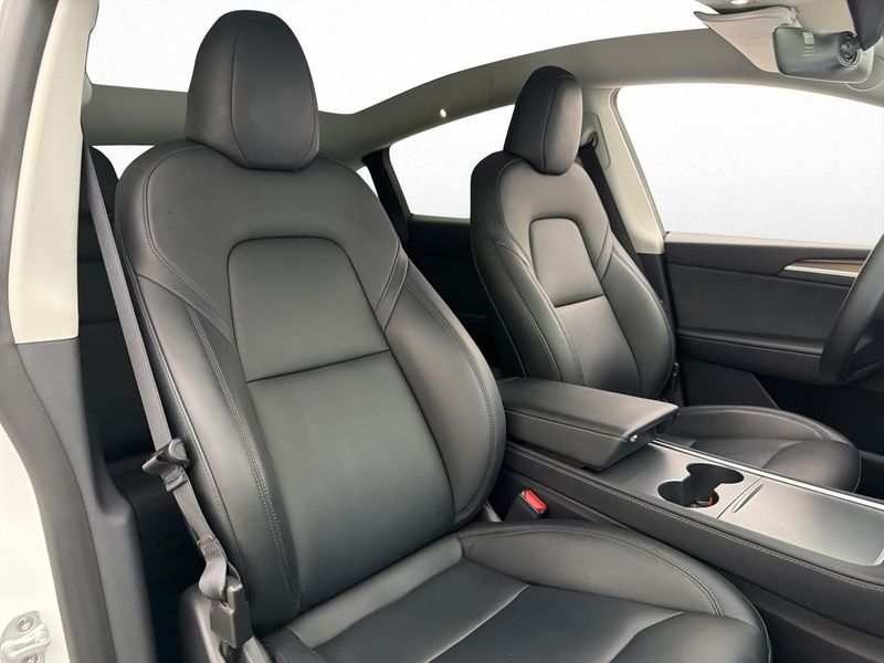 Tesla Model Y bild 16