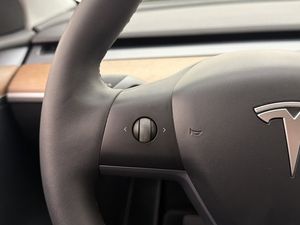 Tesla Model Y bild 22