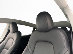 Tesla Model Y bild 13