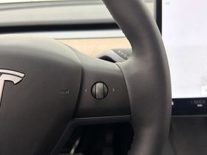 Tesla Model Y bild 23