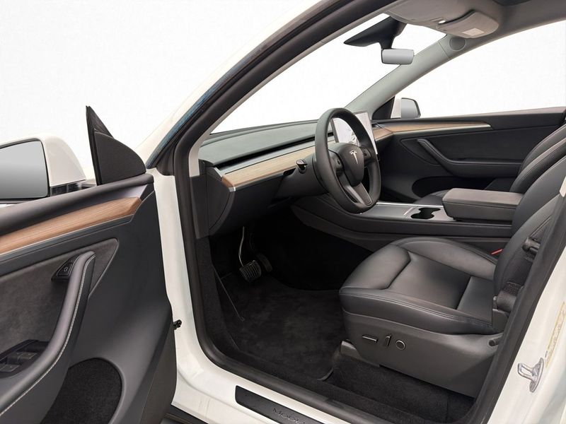 Tesla Model Y bild 12