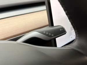 Tesla Model Y bild 24