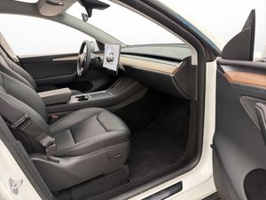 Tesla Model Y bild 17