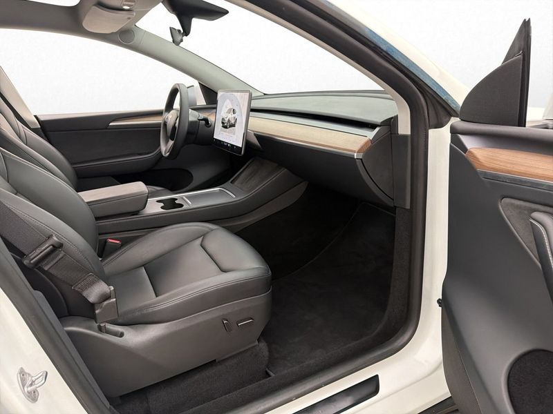 Tesla Model Y bild 17