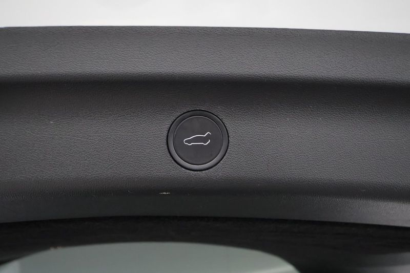 Tesla Model Y bild 26