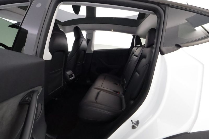 Tesla Model Y bild 12