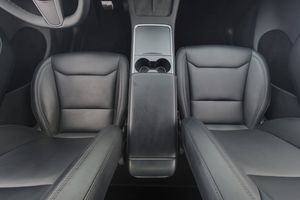 Tesla Model Y bild 14