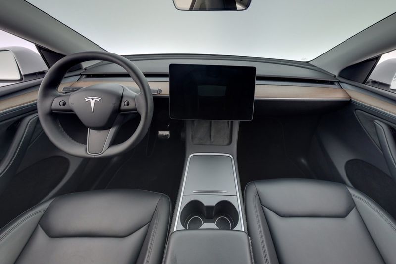 Tesla Model Y bild 13