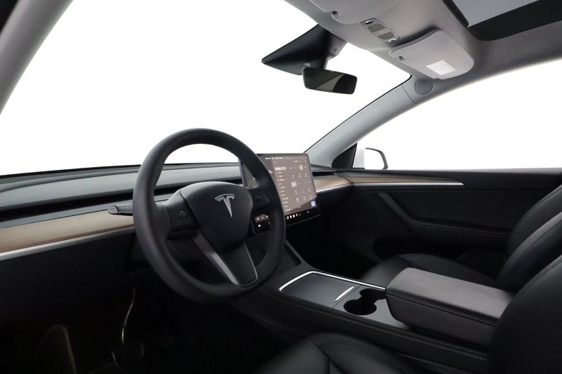 Tesla Model Y bild 11