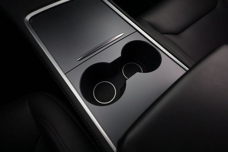 Tesla Model Y bild 23