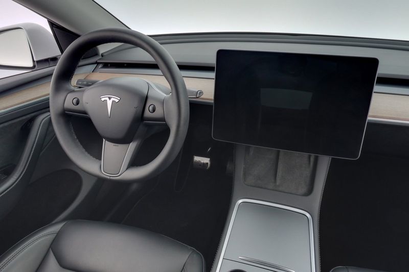 Tesla Model Y bild 15