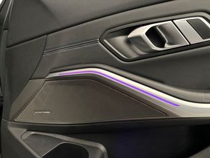 BMW 330 bild 12