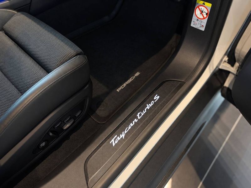 Porsche Taycan bild 15