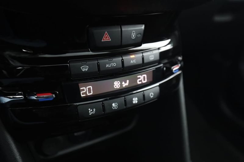 Peugeot 208 bild 24