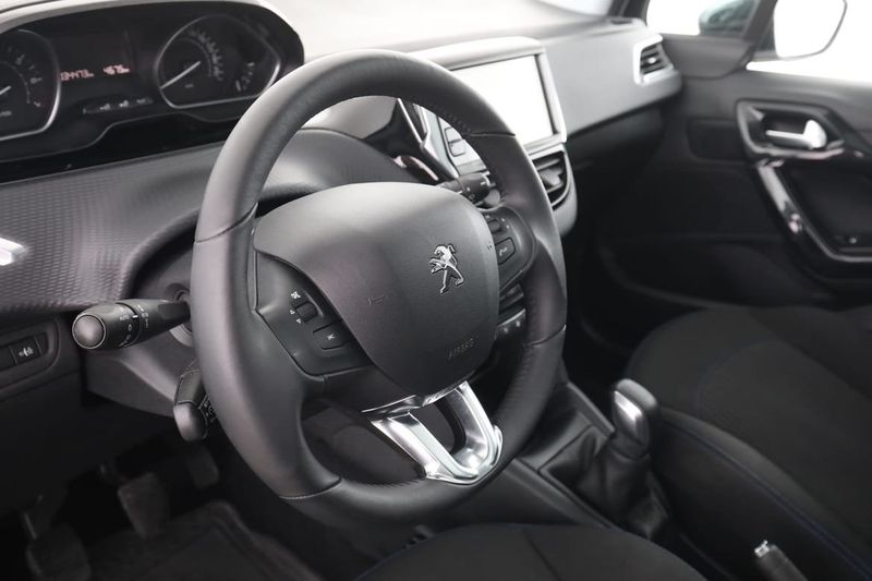 Peugeot 208 bild 12