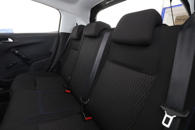 Peugeot 208 bild 15