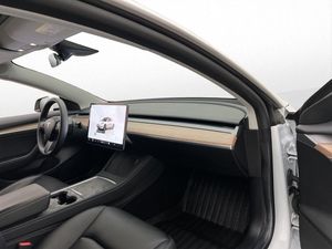 Tesla Model 3 bild 23