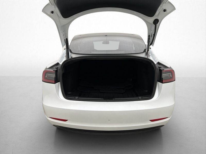 Tesla Model 3 bild 31