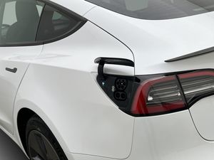Tesla Model 3 bild 8