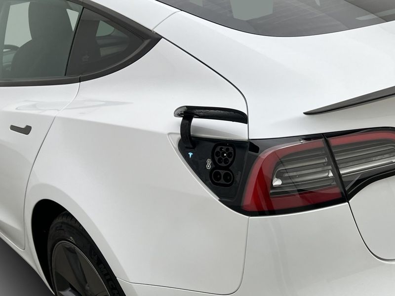 Tesla Model 3 bild 8