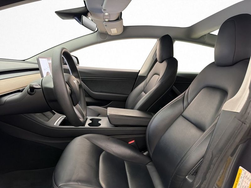 Tesla Model 3 bild 11