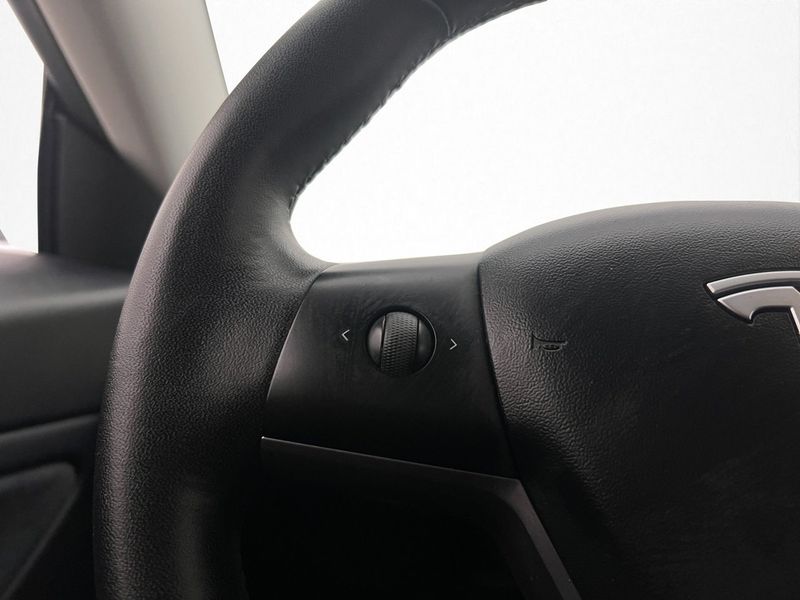 Tesla Model 3 bild 13