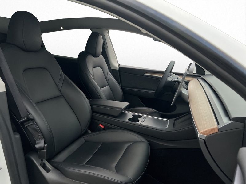 Tesla Model Y bild 31