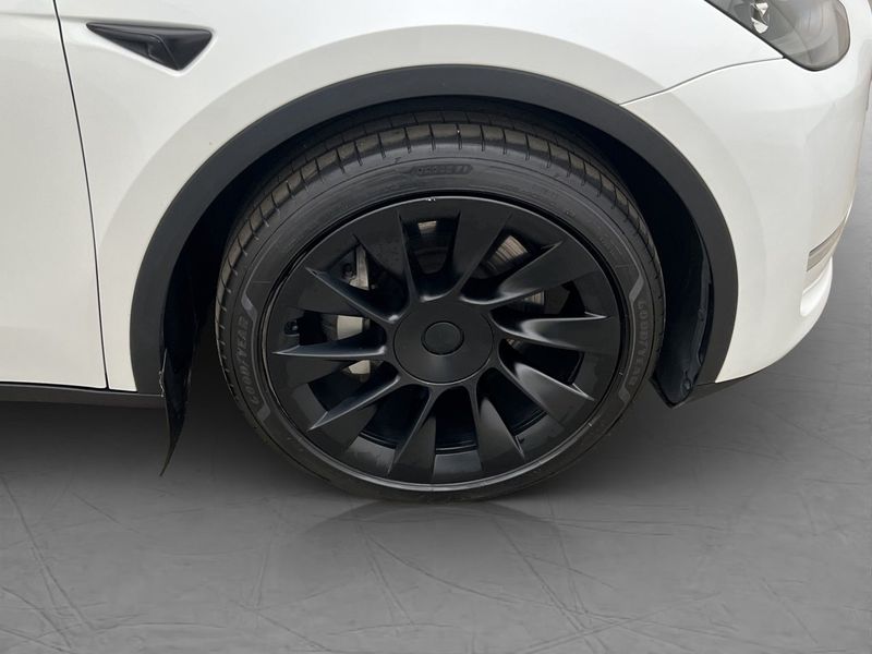 Tesla Model Y bild 37